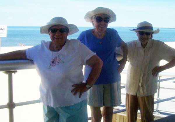 Elderly Residents at Beach | Assisted Living Nassau County | Adult Day Care Long Island